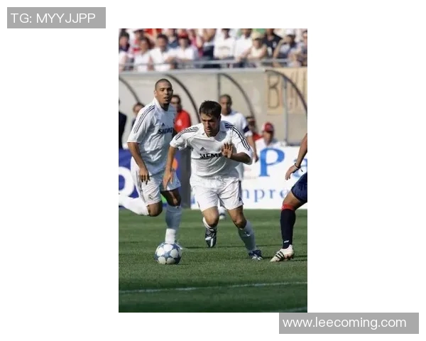 神秘足球明星即将抵达深圳进行训练引发球迷热议 神秘足球明星即将抵达深圳进行训练引发球迷热议